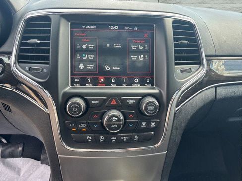 Used 2018 Jeep Grand Cherokee Overland image 13