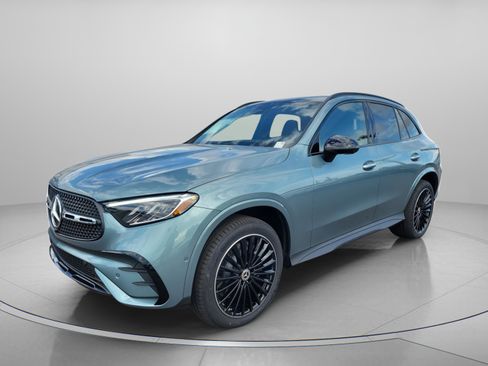 Used 2026 Mercedes-Benz GLC 300 image 2