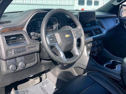 Used 2023 Chevrolet Suburban Premier image 18