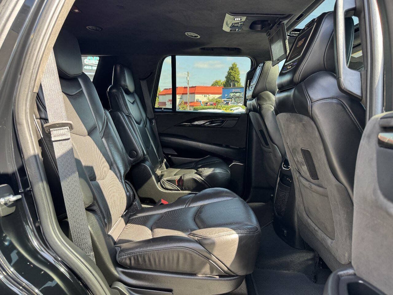 Used 2019 Cadillac Escalade Platinum RWD image 21