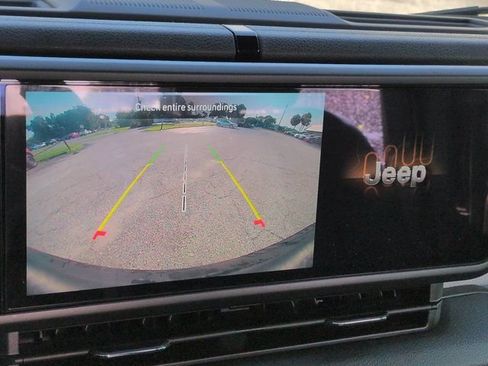 Used 2025 Jeep Wrangler Sport AWD/4WD image 18