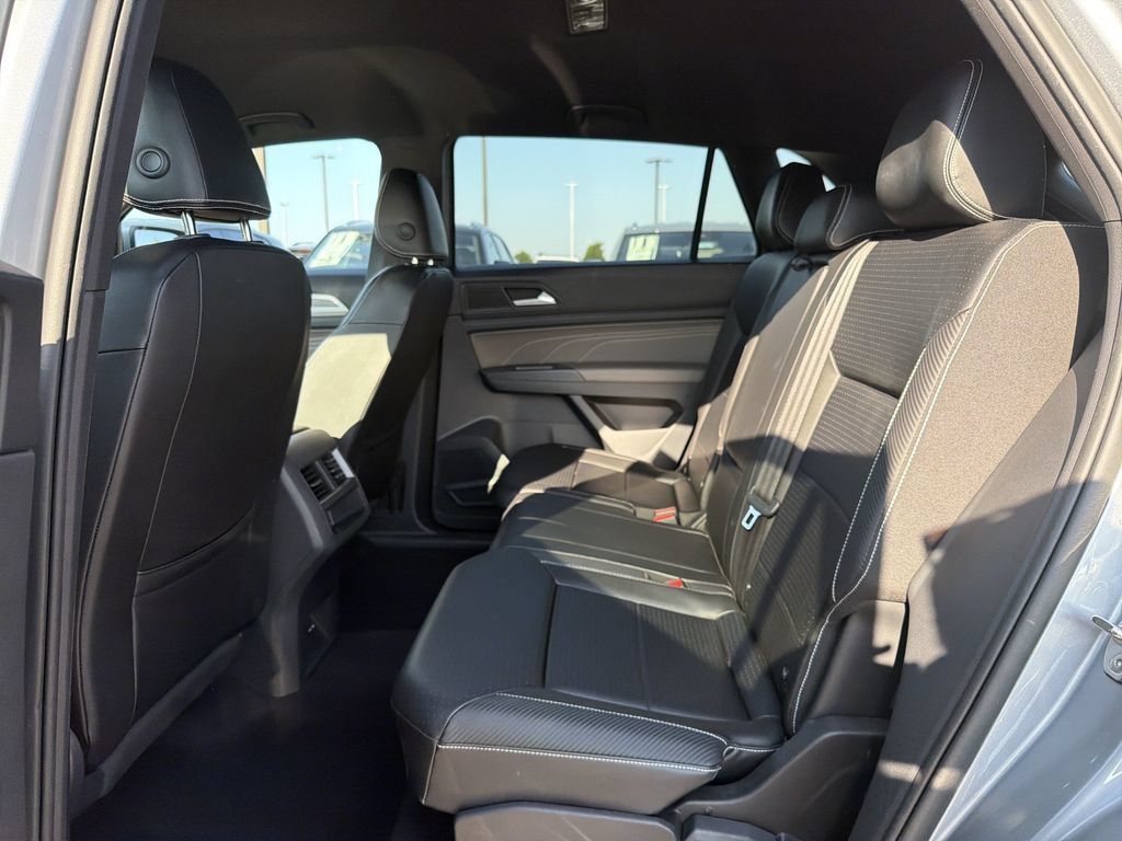 Used 2023 Volkswagen Atlas Cross Sport SE FWD image 13