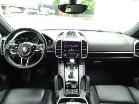 Used 2017 Porsche Cayenne Platinum Edition image 13