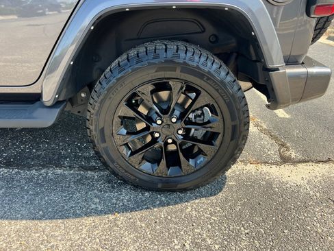 Used 2021 Jeep Wrangler Unlimited Sahara AWD/4WD image 22