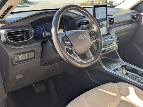 Used 2020 Ford Explorer Platinum w/ Premium Technology Package image 9