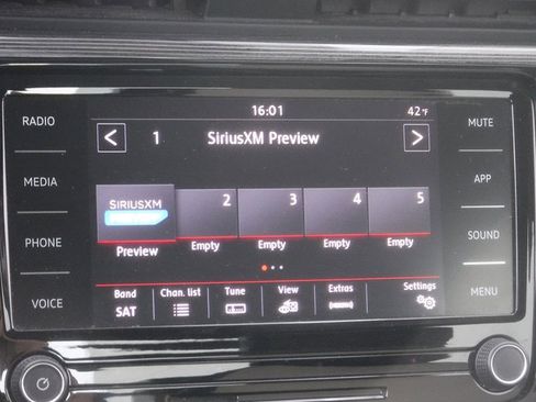 Used 2020 Volkswagen Passat 2.0T R-Line image 25