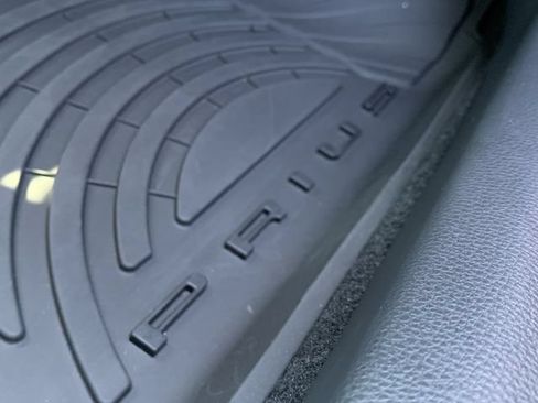Used 2026 Toyota Prius XLE FWD image 14