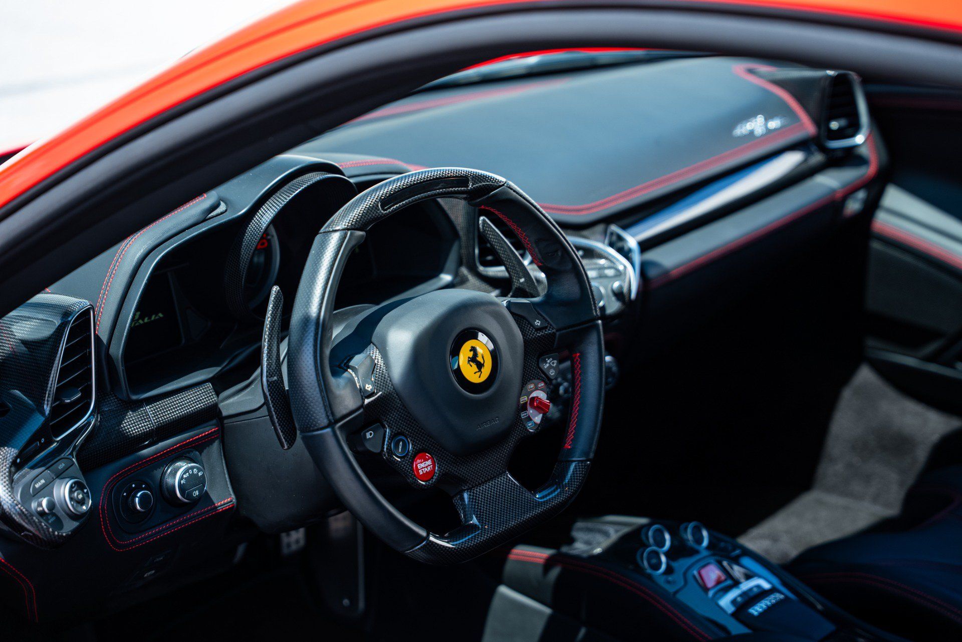 Used 2014 Ferrari 458 Italia Coupe RWD image 4