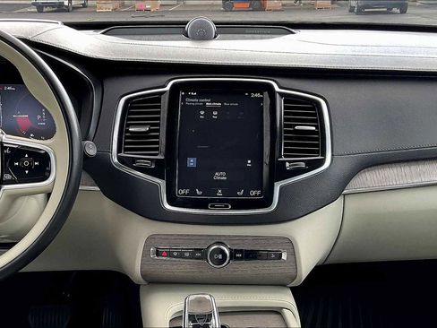 Used 2022 Volvo XC90 T8 Inscription image 9