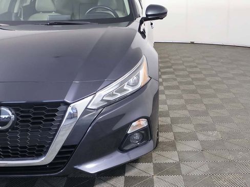 Used 2019 Nissan Altima 2.5 Platinum image 16
