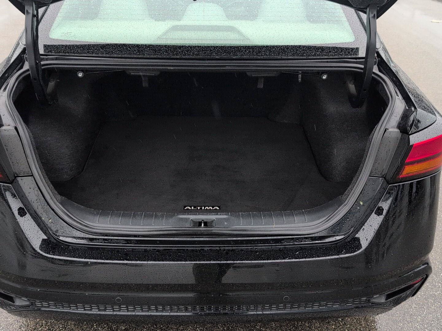 Used 2025 Nissan Altima 2.5 SV FWD image 7