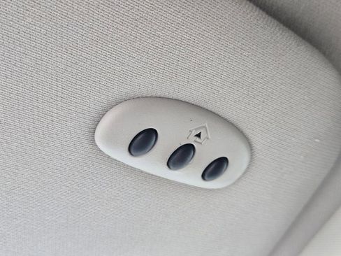 Used 2014 Chrysler Town & Country Touring image 38