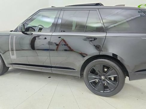 Used 2024 Land Rover Range Rover SE AWD/4WD image 4