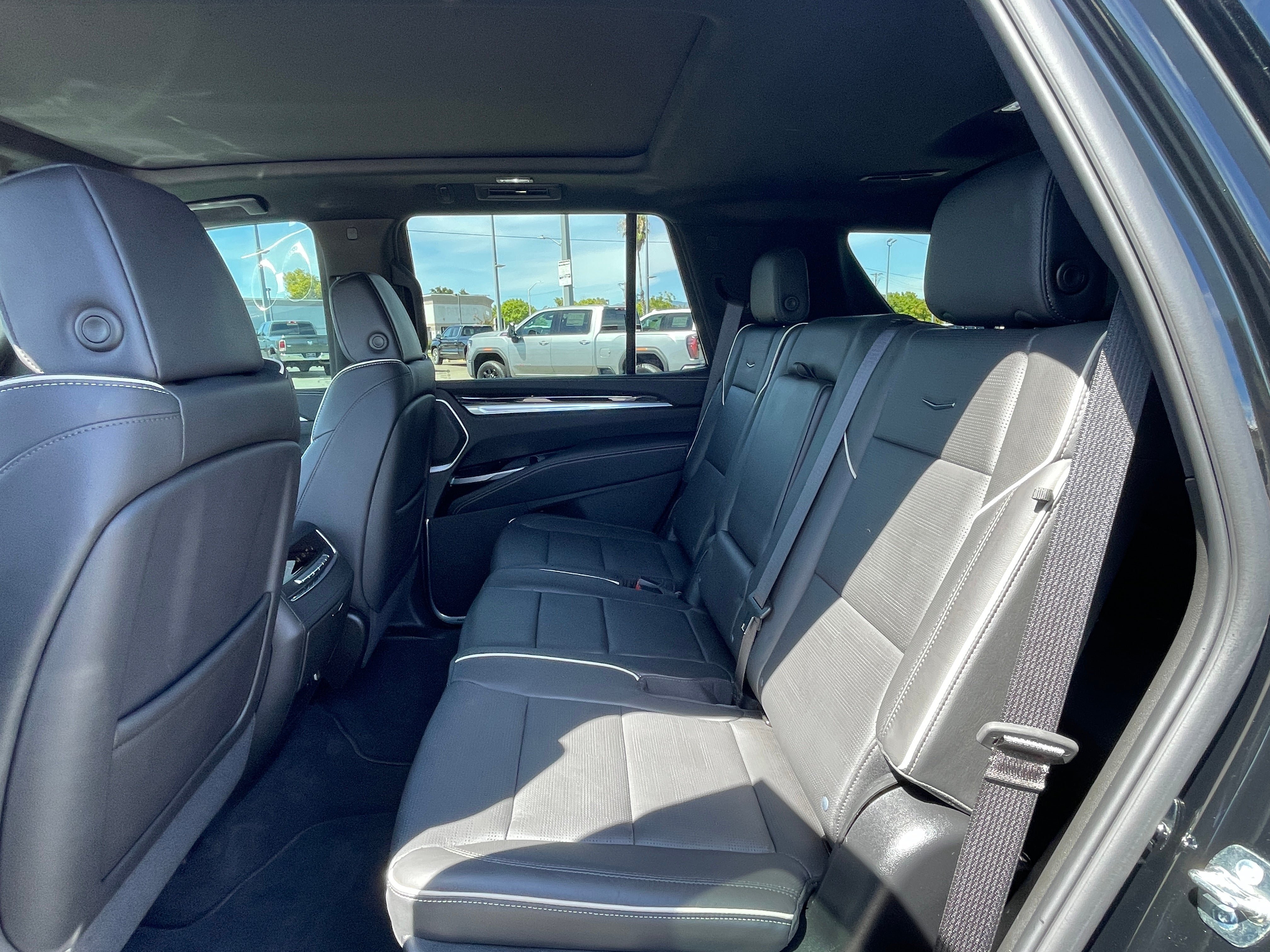 Used 2025 Cadillac Escalade Sport AWD/4WD image 17