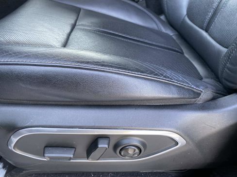 Certified 2024 Jeep Wagoneer Series II w/ Flexible Seating Group image 21