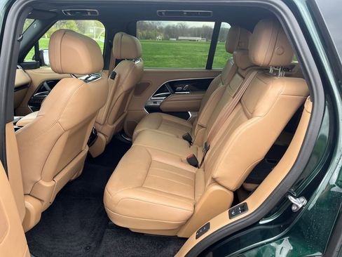 Used 2024 Land Rover Range Rover Long Wheelbase SE image 18