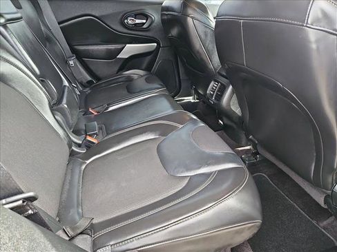 Used 2018 Jeep Cherokee Latitude Plus image 19