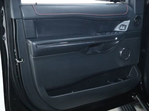 Used 2022 Ford Expedition Limited image 16