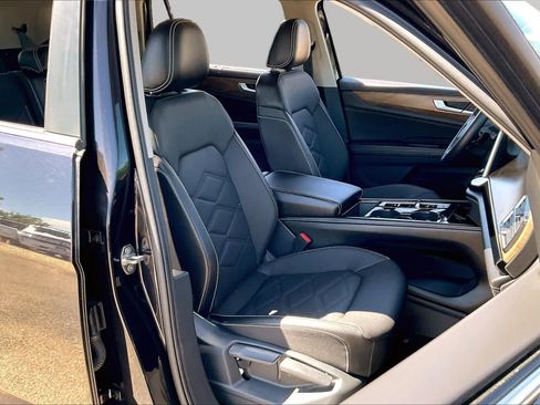 Used 2024 Volkswagen Atlas SE AWD/4WD image 9