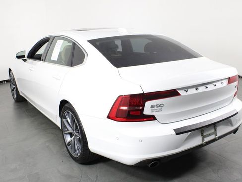 Used 2018 Volvo S90 T5 Momentum w/ Convenience Package image 3