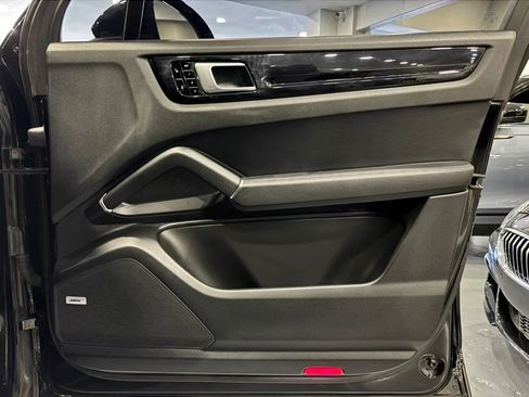 Used 2019 Porsche Cayenne AWD/4WD image 45