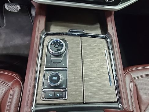 Used 2024 Ford Expedition Limited image 21