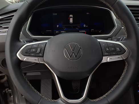 Used 2022 Volkswagen Tiguan SE FWD image 13