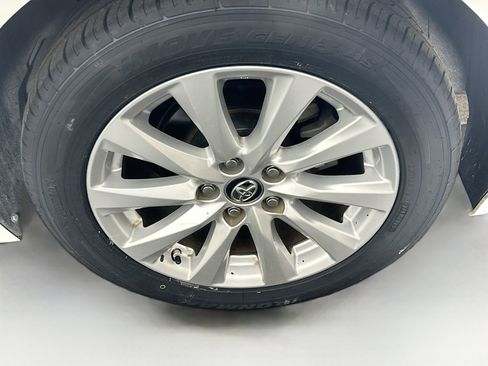 Used 2018 Toyota Camry LE image 11