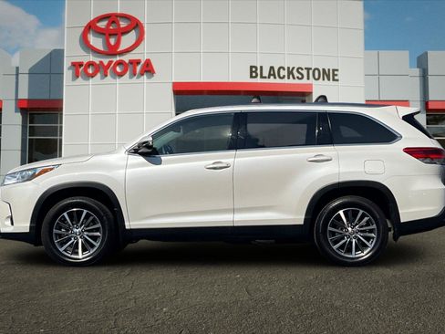 Certified 2019 Toyota Highlander XLE AWD/4WD image 6