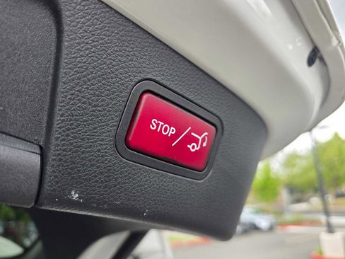 Certified 2019 Mercedes-Benz GLA 250 4MATIC image 15