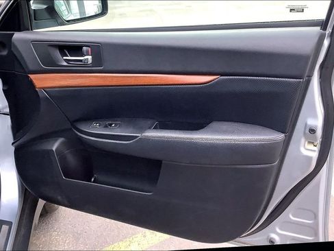 Used 2014 Subaru Outback 2.5i Limited w/ Moonroof Package image 26