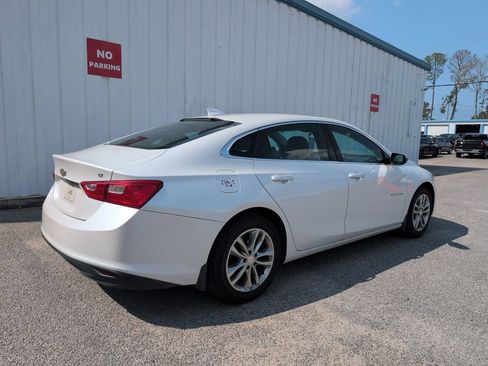 Used 2017 Chevrolet Malibu LT FWD image 8