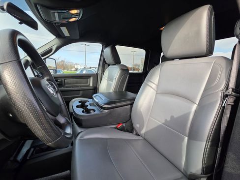 Used 2024 RAM 2500 Tradesman w/ Chrome Appearance Group image 12