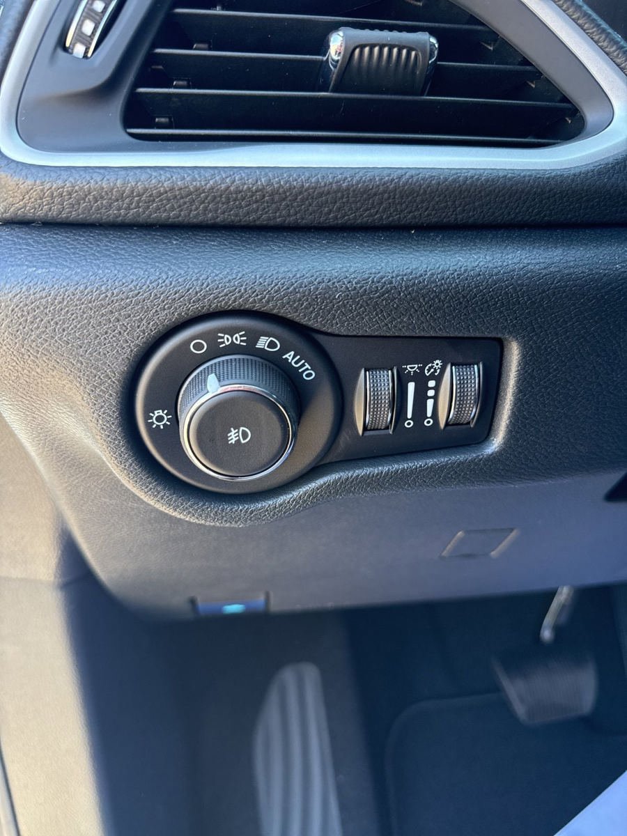 New 2026 Chrysler Pacifica Select AWD/4WD image 15