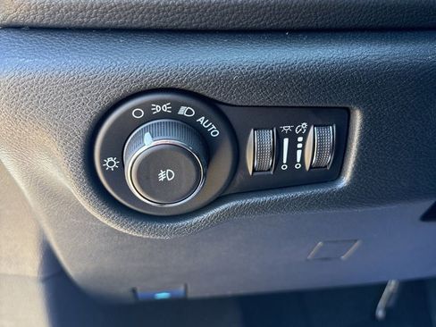 New 2026 Chrysler Pacifica Select AWD/4WD image 15