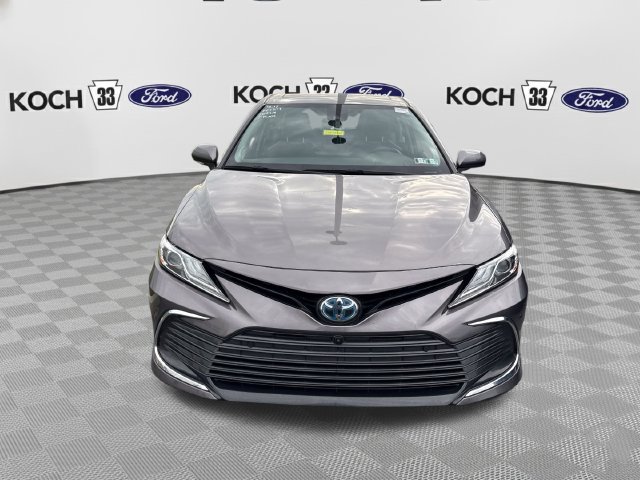 Used 2022 Toyota Camry XLE w/ Navigation Upgrade Package FWD image 2