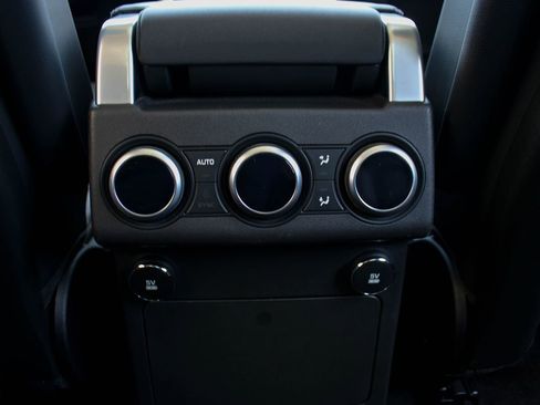 Used 2019 Land Rover Discovery HSE image 29