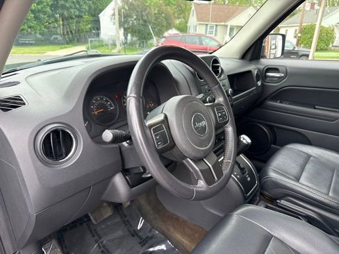 Used 2017 Jeep Patriot High Altitude AWD/4WD image 10