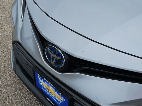 Used 2022 Toyota Camry LE FWD image 13