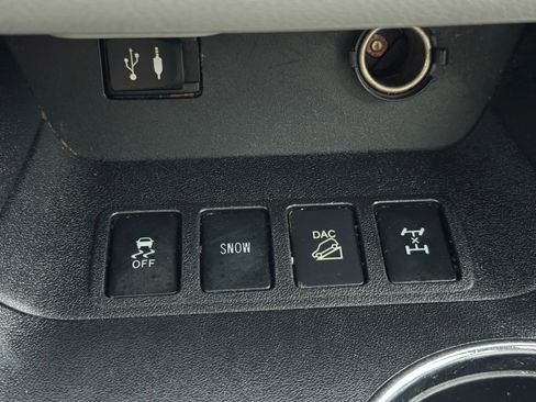 Used 2014 Toyota Highlander Limited w/ Preferred Accessory Package image 28