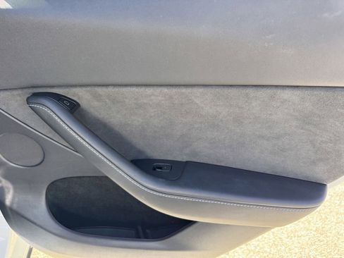 Used 2023 Tesla Model Y AWD image 11