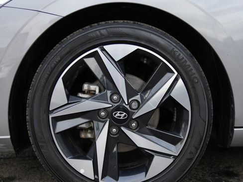 Used 2023 Hyundai Elantra SEL w/ Convenience Package image 6