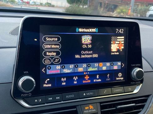 Used 2025 Nissan Altima 2.5 SV image 19