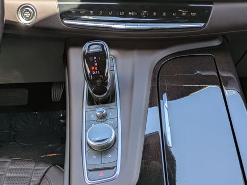Used 2023 Cadillac Escalade Premium Luxury Platinum w/ LPO, Radiant Package AWD/4WD image 20