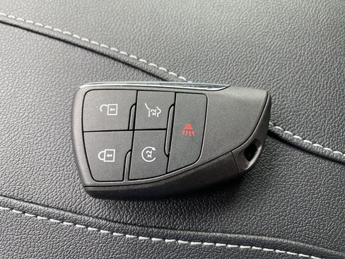 Used 2026 Chevrolet Traverse LT FWD image 38