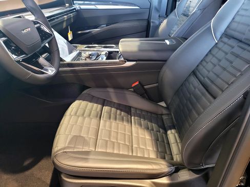New 2026 Cadillac Escalade ESV V w/ LPO, ONYX Package AWD/4WD image 8
