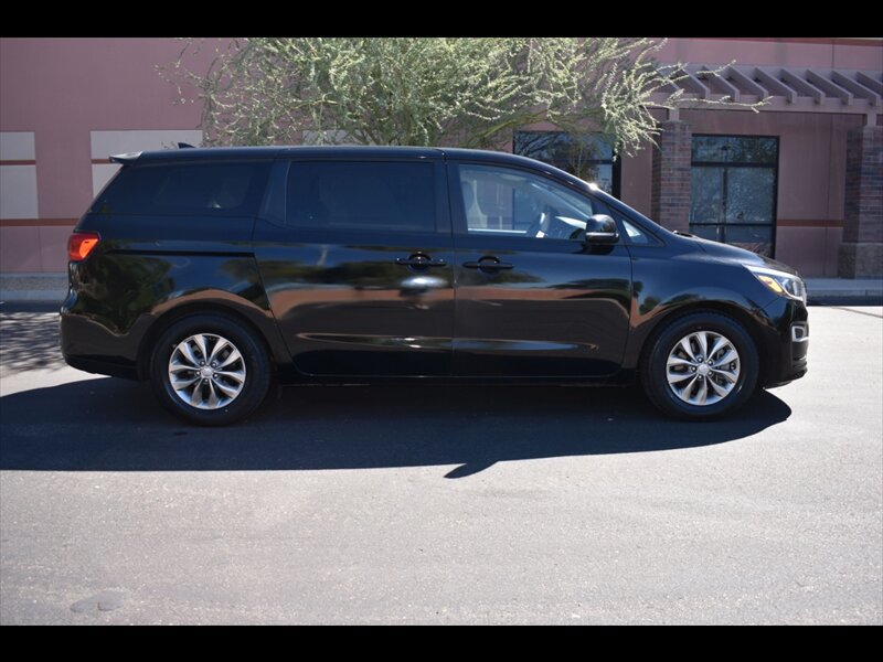 Used 2019 Kia Sedona LX FWD image 1