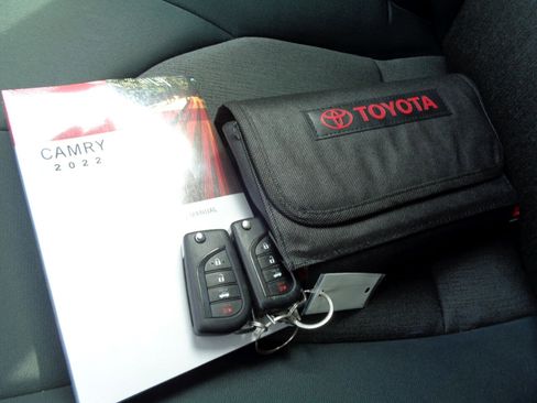 Used 2022 Toyota Camry LE image 8