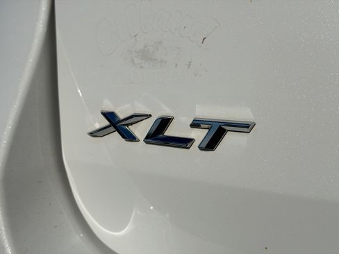 Used 2022 Ford Explorer XLT w/ Equipment Group 202A image 11