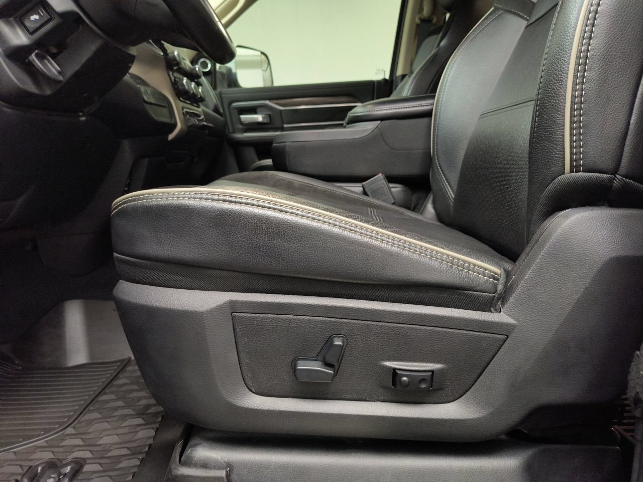 Used 2020 RAM 2500 Laramie AWD/4WD image 16